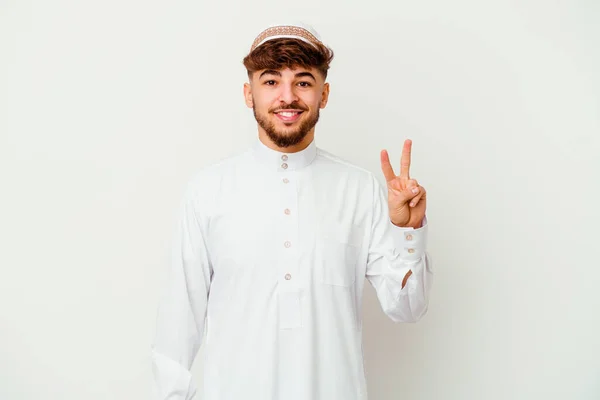 身穿典型阿拉伯式服装的阿拉伯年轻人 背景为白色 手指头是二号 — 图库照片
