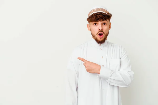 Junger Arabischer Mann Typischen Arabischen Kostüm Isoliert Auf Weißem Hintergrund — Stockfoto