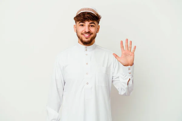 Giovane Arabo Indossa Tipico Costume Arabo Isolato Sfondo Bianco Sorridente — Foto Stock