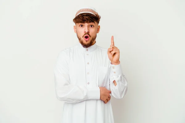 Giovane Uomo Arabo Indossa Tipico Costume Arabo Isolato Sfondo Bianco — Foto Stock