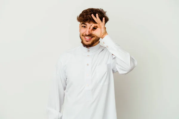 Jonge Marokkaanse Man Draagt Een Typische Arabische Kleding Geïsoleerd Witte — Stockfoto