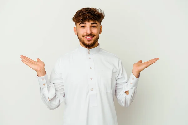 Junger Marokkanischer Mann Der Eine Typisch Arabische Kleidung Auf Weißem — Stockfoto