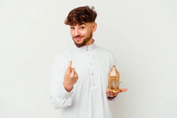 Mladý Marocký Muž Typických Arabských Šatech Drží Ramadán Lampa Izolované — Stock fotografie