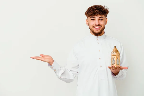 Jonge Marokkaanse Man Draagt Een Typisch Arabische Kleding Met Een — Stockfoto