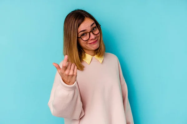 Giovane Studente Donna Caucasica Isolato Sfondo Blu Che Punta Con — Foto Stock