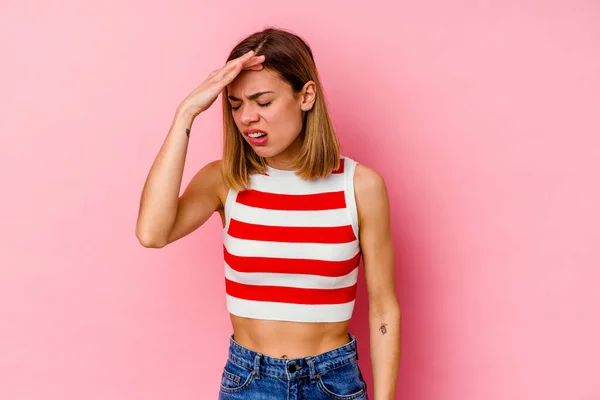 Joven Mujer Caucásica Aislada Sobre Fondo Rosa Tocando Las Sienes —  Fotos de Stock