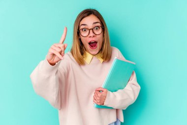 Elinde mavi arka planda kitap tutan genç bir kız öğrencinin bir fikri, ilham konsepti var..