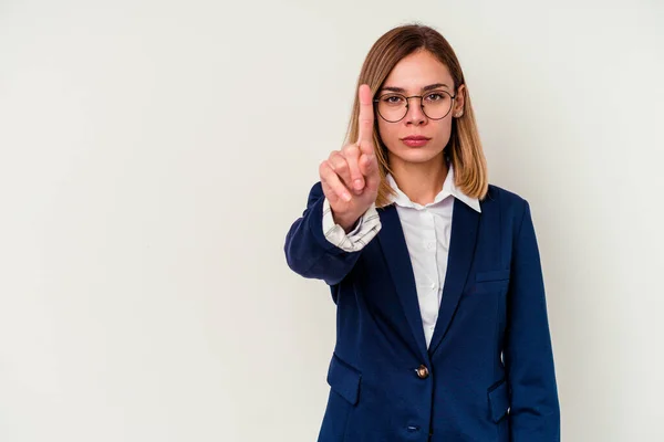 Joven Mujer Caucásica Negocios Aislada Sobre Fondo Blanco Mostrando Número —  Fotos de Stock