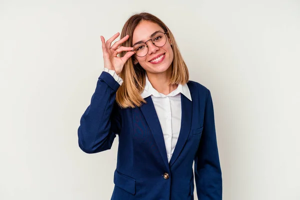 Νεαρή Γυναίκα Καυκάσιος Επιχείρηση Απομονώνονται Λευκό Φόντο Ενθουσιασμένος Κρατώντας Χειρονομία — Φωτογραφία Αρχείου