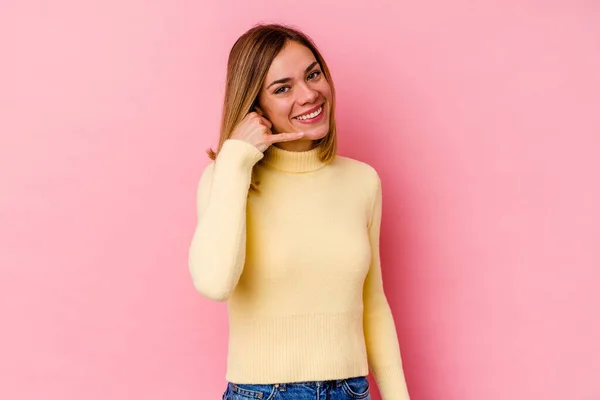 Giovane Donna Caucasica Isolata Sfondo Rosa Che Mostra Gesto Chiamata — Foto Stock