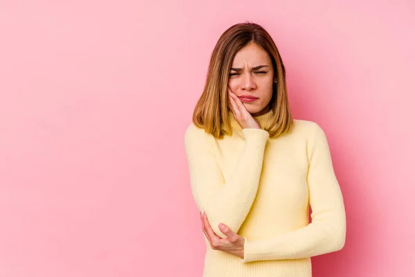 Mujer Caucásica Joven Aislada Sobre Fondo Rosa Que Siente Triste —  Fotos de Stock