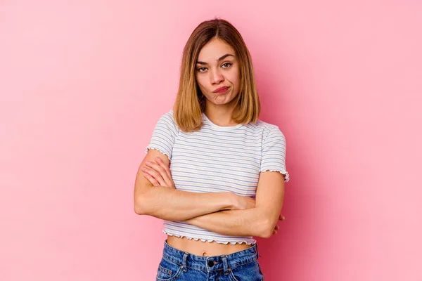 Junge Kaukasische Frau Isoliert Auf Rosa Hintergrund Die Gelangweilt Erschöpft — Stockfoto