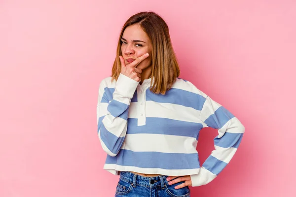 Jonge Blanke Vrouw Geïsoleerd Roze Achtergrond Overweegt Het Plannen Van — Stockfoto