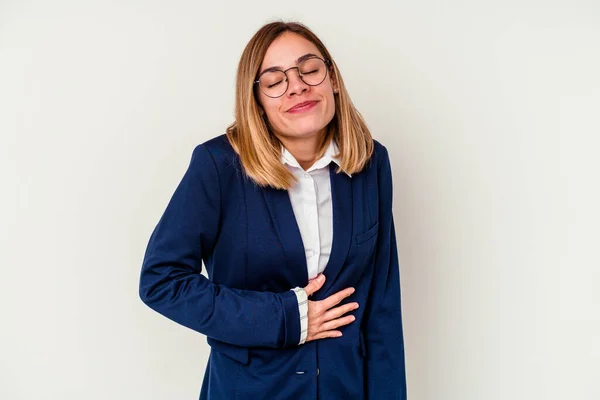 Joven Mujer Caucásica Negocios Aislada Sobre Fondo Blanco Toca Barriga — Foto de Stock