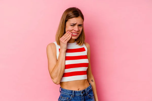 Giovane Donna Caucasica Isolata Sfondo Rosa Con Forte Dolore Denti — Foto Stock