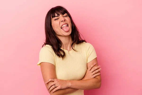 Jeune Femme Caucasienne Isolée Sur Fond Rose Drôle Sympathique Coller — Photo