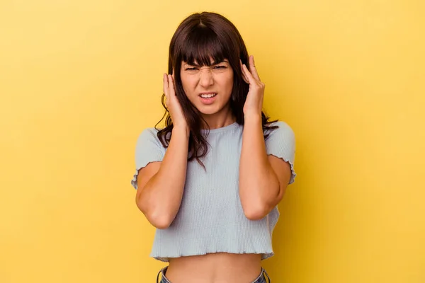 Young Caucasian Woman Isolated Yellow Background Covering Ears Fingers Stressed — Stock Photo, Image