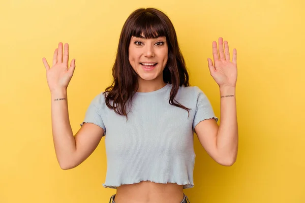 Young Caucasian Woman Isolated Yellow Background Receiving Pleasant Surprise Excited — Stock Photo, Image