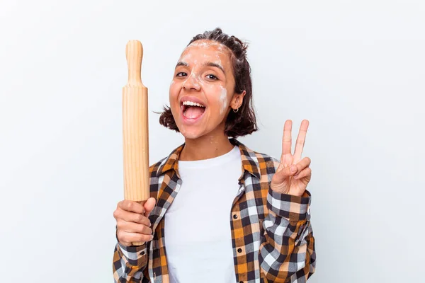 Jong Gemengd Ras Vrouw Het Maken Van Brood Geïsoleerd Witte — Stockfoto