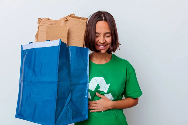 Joven Mujer Raza Mixta Reciclando Cartón Aislado Sobre Fondo Blanco —  Fotos de Stock