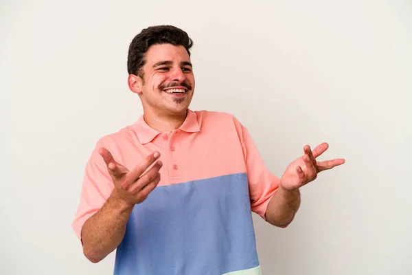 Homem Caucasiano Jovem Isolado Fundo Branco Alegre Rindo Muito Conceito — Fotografia de Stock