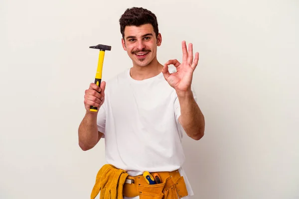 Joven Caucásico Trabajador Hombre Con Herramientas Aislado Blanco Fondo Alegre — Foto de Stock