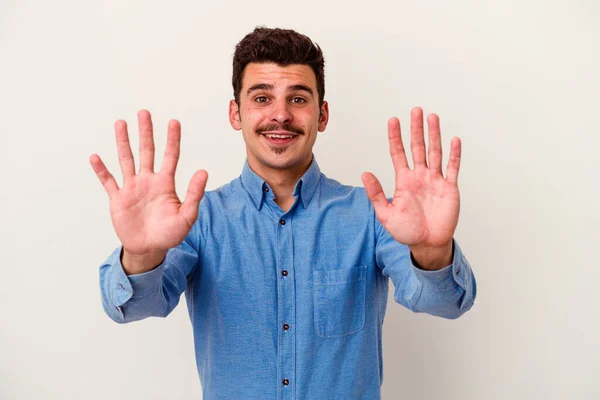 Jovem Caucasiano Isolado Fundo Branco Mostrando Número Dez Com Mãos — Fotografia de Stock