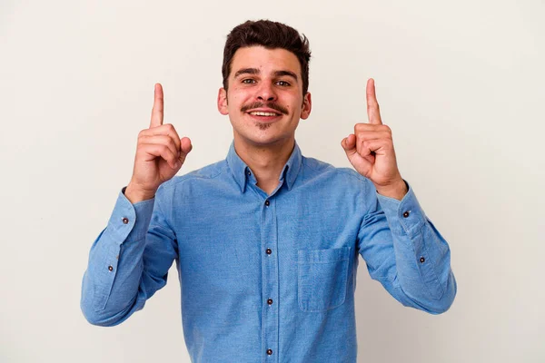 Jonge Blanke Man Geïsoleerd Witte Achtergrond Geeft Aan Met Beide — Stockfoto