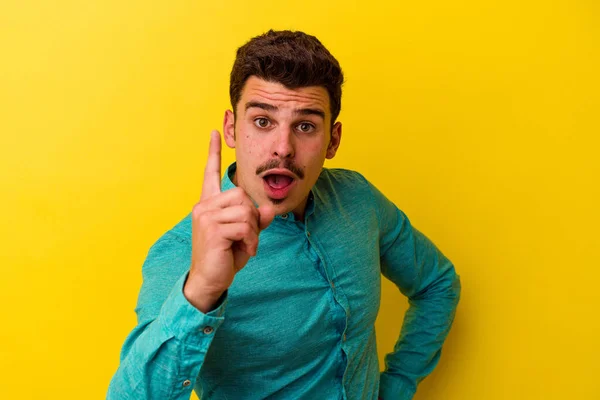 Young Caucasian Man Isolated Yellow Background Having Idea Inspiration Concept — Stock Photo, Image