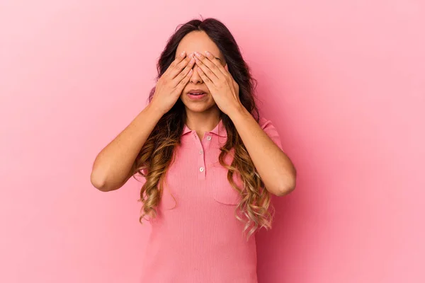 Young Mexican Woman Isolated Pink Background Afraid Covering Eyes Hands — Stock Photo, Image