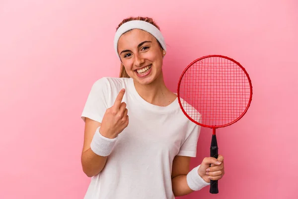 Jeune Mignonne Femme Caucasienne Blonde Tenant Une Raquette Badminton Isolée — Photo