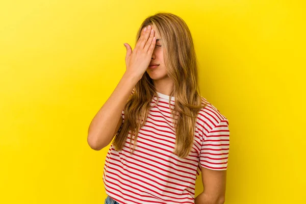 Young Blonde Caucasian Woman Isolated Yellow Background Having Head Ache — Stock Photo, Image