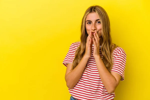 Jonge Blonde Blanke Vrouw Geïsoleerd Gele Achtergrond Make Plan Het — Stockfoto