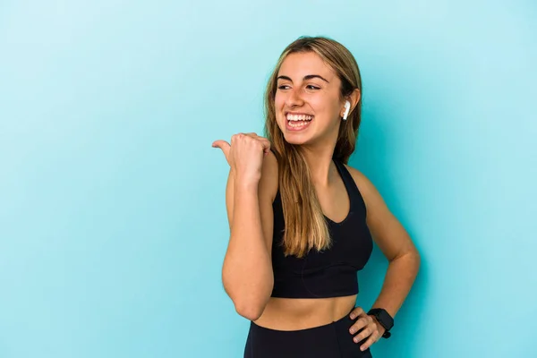 Joven Mujer Deportiva Escuchando Música Con Auriculares Puntos Aislados Con —  Fotos de Stock