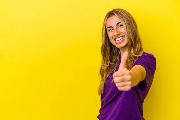 Young Blonde Caucasian Woman Isolated Yellow Background Smiling Raising Thumb — Stock Photo, Image