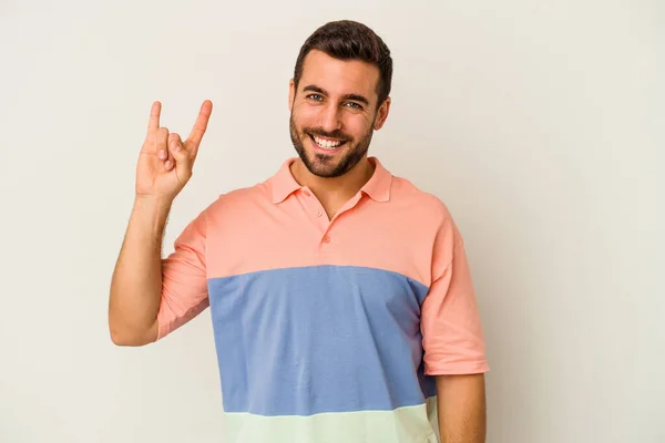 Jovem Caucasiano Isolado Sobre Fundo Branco Mostrando Gesto Chifres Como — Fotografia de Stock