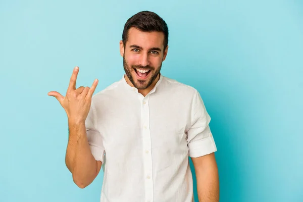 Junger Kaukasischer Mann Isoliert Auf Blauem Hintergrund Zeigt Geste Mit — Stockfoto