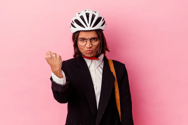 Mujer Joven Raza Mixta Negocios Que Lleva Casco Bicicleta Aislado — Foto de Stock