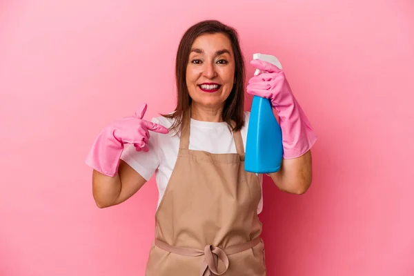 Middle Age Caucasian Woman Cleaning Home Isolated Pink Background Person — Stock Photo, Image