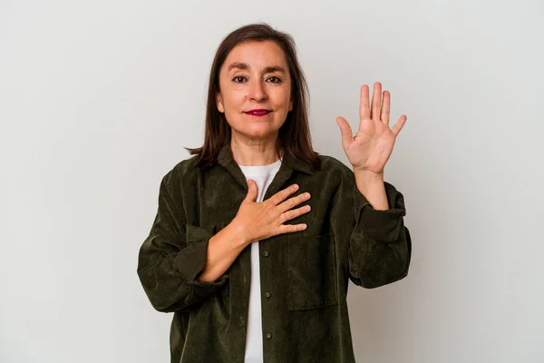 Donna Caucasica Mezza Età Isolata Sfondo Bianco Che Presta Giuramento — Foto Stock