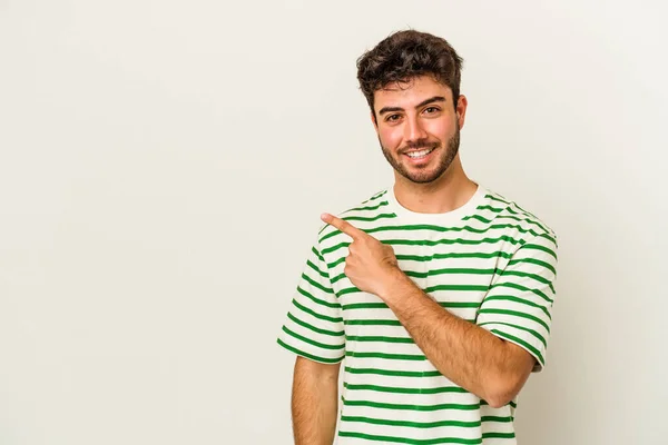 Jonge Blanke Man Geïsoleerd Witte Achtergrond Lachend Terzijde Wijzend Iets — Stockfoto