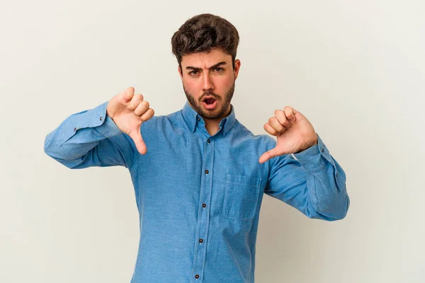 Ung Kaukasisk Man Isolerad Vit Bakgrund Visar Tummen Ner Och — Stockfoto