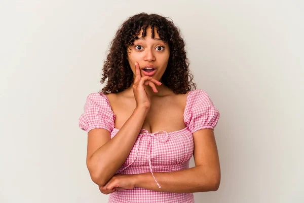 Jong Gemengd Ras Vrouw Geïsoleerd Witte Achtergrond Met Een Aantal — Stockfoto