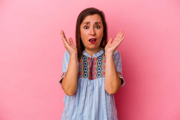 Middle Age Caucasian Woman Isolated Pink Background Surprised Shocked — Stock Photo, Image