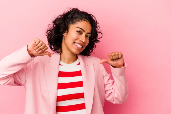 Young Trendy Latin Woman Isolated Pink Background Feels Proud Self — Stock Photo, Image