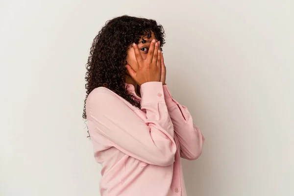 Young Mixed Race Woman Isolated White Background Blink Fingers Frightened — Stock Photo, Image