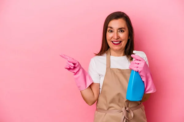 Middle Age Caucasian Woman Cleaning Home Isolated Pink Background Smiling — Stock Photo, Image