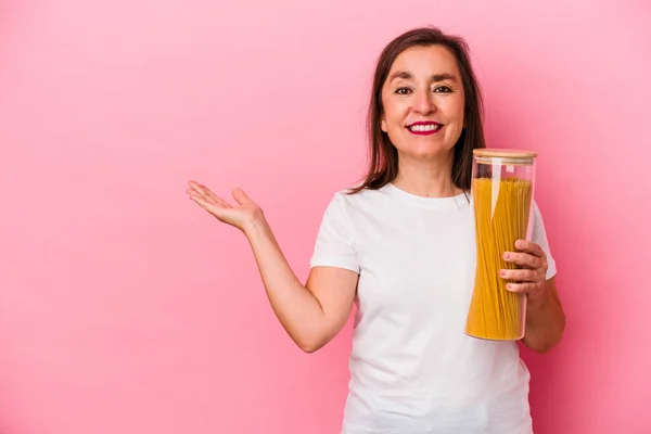 Middle Age Caucasian Woman Holding Pasta Jar Isolated Pink Background — Stock Photo, Image