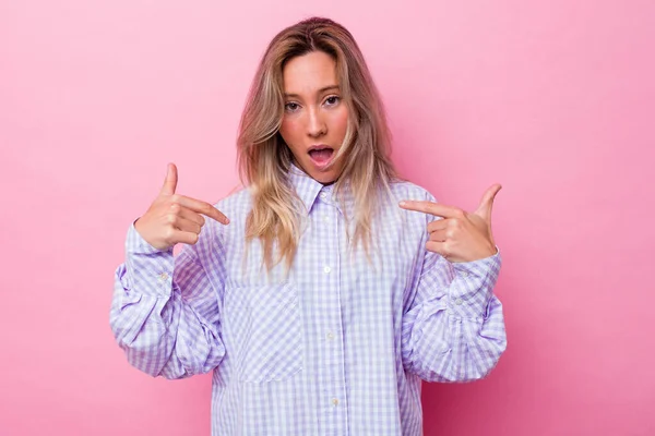 Young Australian Woman Isolated Points Fingers Positive Feeling — Stock Photo, Image