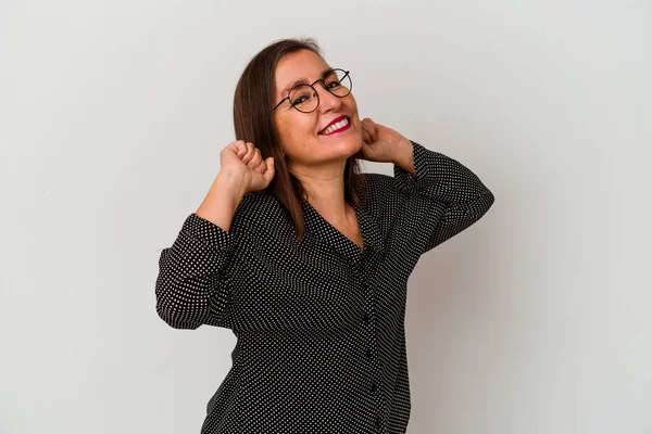 Mujer Caucásica Mediana Edad Aislada Sobre Fondo Blanco Brazos Extendidos —  Fotos de Stock